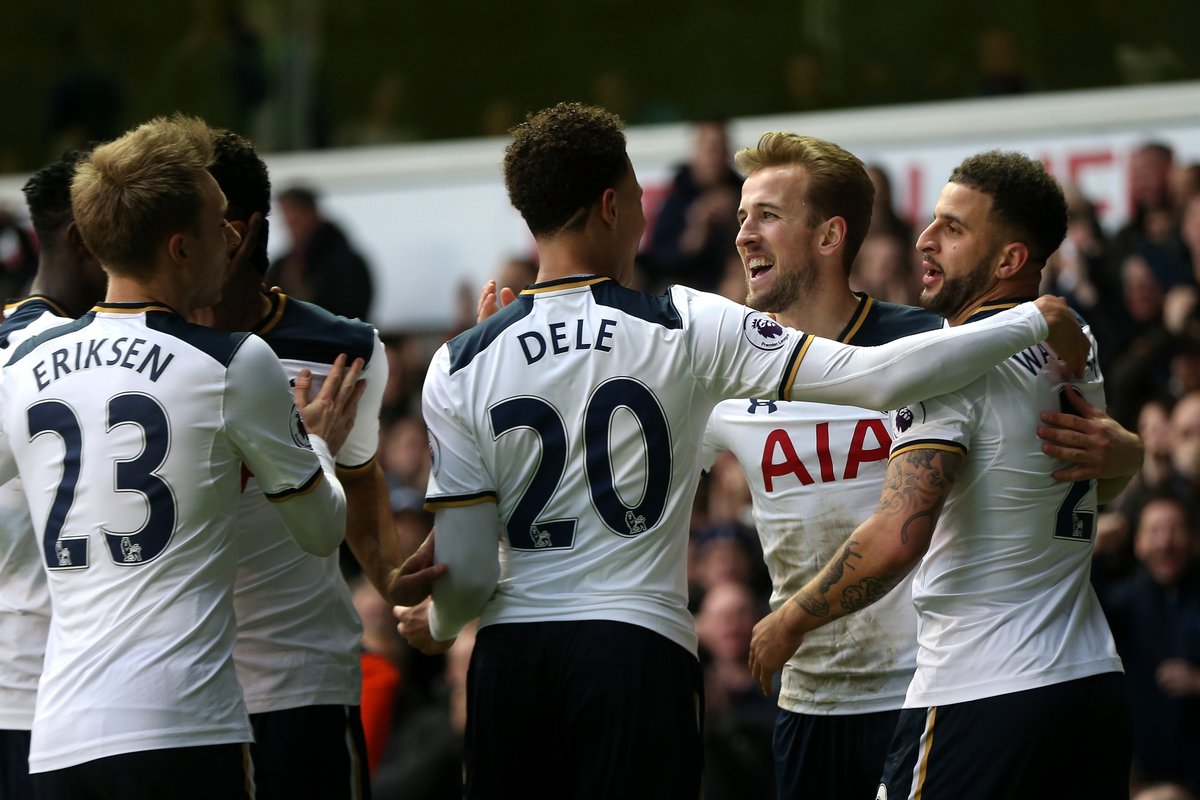 德比迎来关键胜利，米兰升至意甲积分榜第二（德比战奏凯，米兰升至意甲次席）