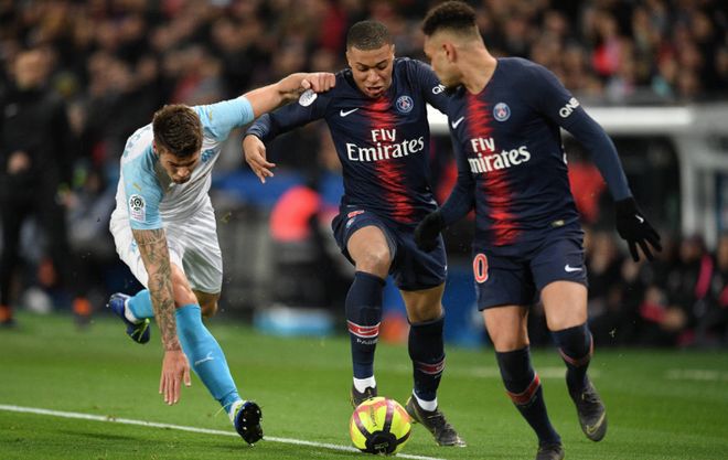 马丁内斯：C罗在葡萄牙不存在“特殊待遇”，每名球员都应被认真对待（马丁内斯：C罗在葡萄牙无“特权”，全队球员一视同仁）